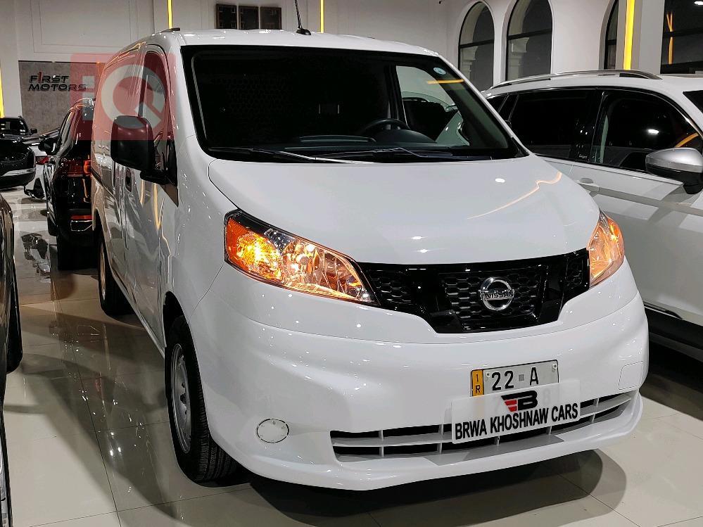 نيسان NV200